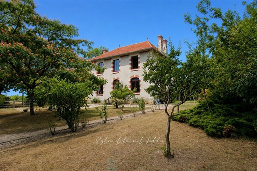 Maison 8 pièces 203 m² · à Montguyon · 203 m² · 393 000 €