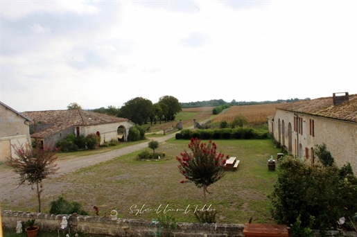 24 pièces 653 m² · à Jonzac · 653 m² · 2 300 000 €