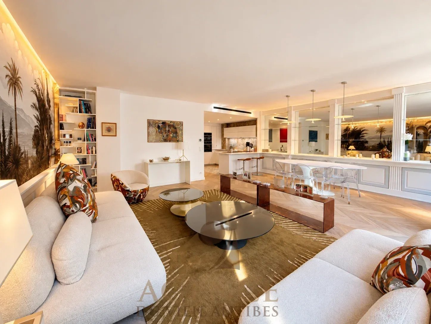 Bright Modern Apartment in Central Antibes, 2 Bedrooms