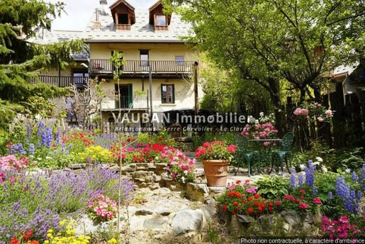 Maison 9 pièces 310 m² · à Puy-Saint-Pierre · 310 m² · 875 000 €