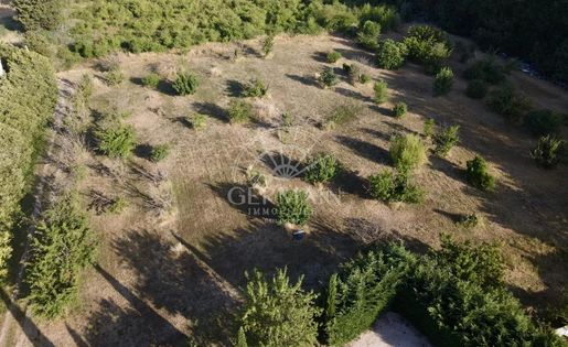 Terrain 1476 m² · à L'Isle-sur-la-Sorgue · 310 000 €