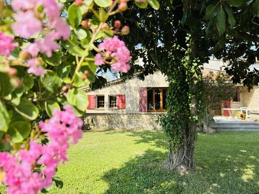 Maison 6 pièces 300 m² · à L'Isle-sur-la-Sorgue · 300 m² · 1 300 000 €