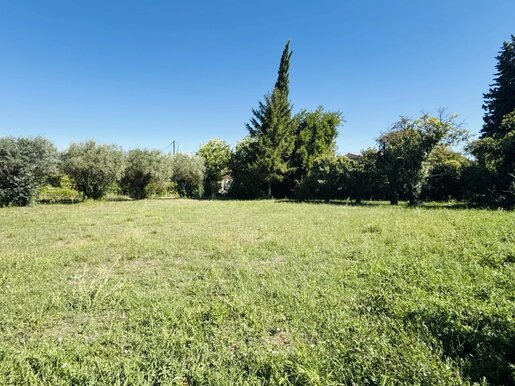 Terrain 700 m² · au Thor · 175 700 €