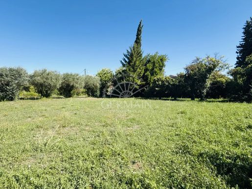 Terrain 700 m² · au Thor · 175 700 €