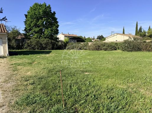 Terrain 654 m² · à L'Isle-sur-la-Sorgue · 191 700 €