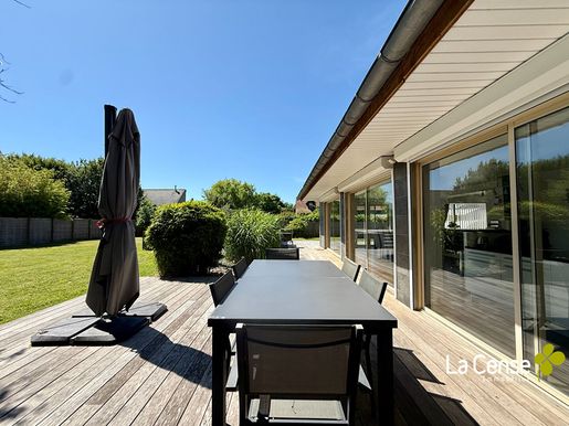 Maison 7 pièces 216 m² · à Genech · 216 m² · 598 000 €