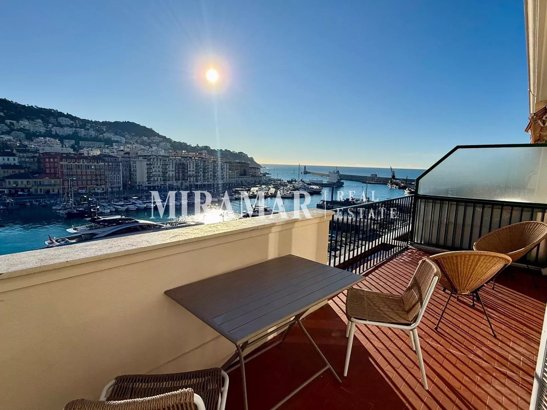 Port de Nice : Top Floor Apartment