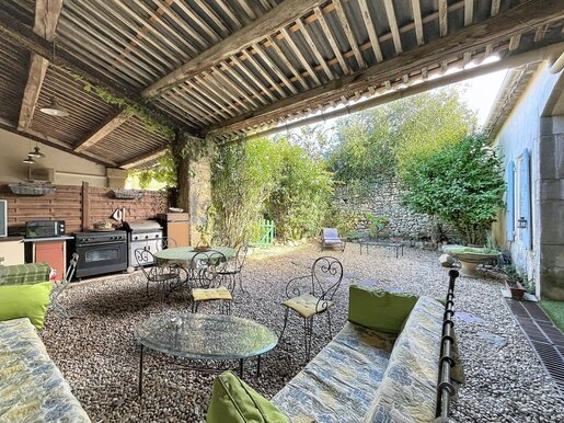 Maison 9 pièces 223 m² · à Lespignan · 223 m² · 515 000 €