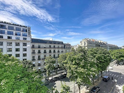 2 pièces 50 m² · à Paris 8ème · 50 m² · 1 190 000 €