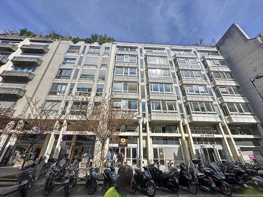 Annonce · à Paris 10ème · 2 725 m² · 3 500 000 €