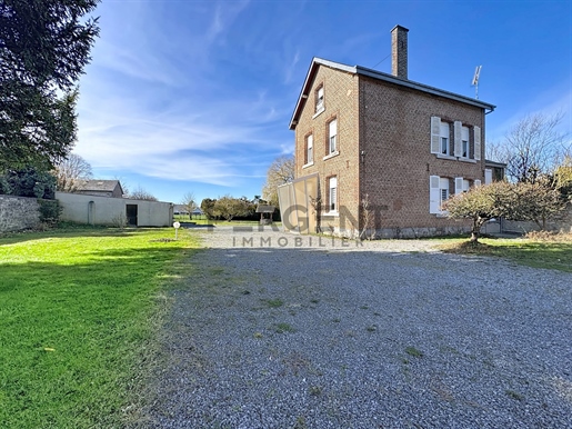 Casa señorial de carácter, 180 m², 5 habitaciones y amplio terreno