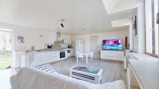 Maison 7 pièces 143 m² · à Bazincourt-sur-Saulx · 143 m² · 140 000 €