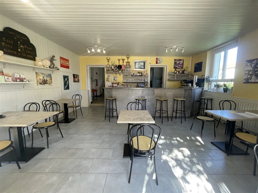 Local commercial 130 m² · à Monts-sur-Guesnes · 130 m² · 142 500 €