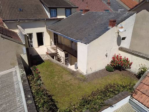 Maison 9 pièces 137 m² · à Commentry · 137 m² · 109 000 €
