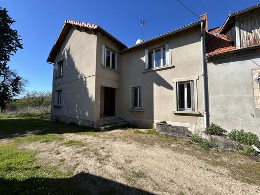 Maison 10 pièces 220 m² · à Commentry · 220 m² · 162 000 €