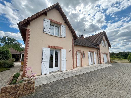 Maison 7 pièces 172 m² · à Malicorne · 172 m² · 350 000 €