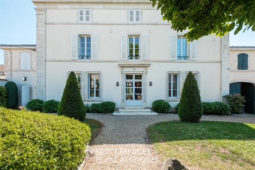 Maison 9 pièces 395 m² · à Fressines · 395 m² · 599 000 €