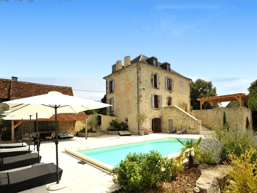 Maison 13 pièces 301 m² · à La Chapelle-aux-Saints · 301 m² · 585 000 €