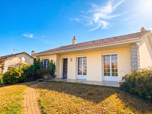 Maison 5 pièces 110 m² · à Bressuire · 110 m² · 159 000 €