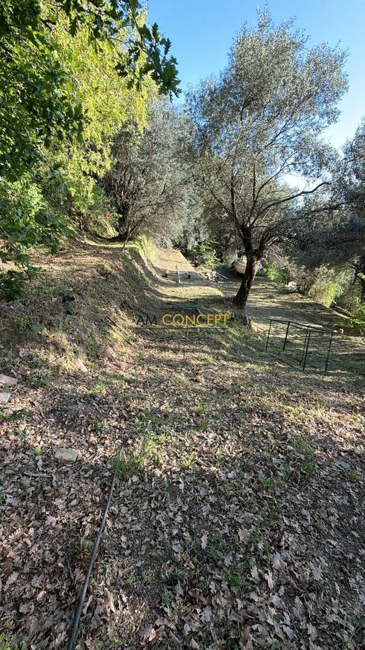 Terrain 2055 m² · à Contes · 190 000 €