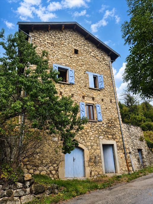 5 pièces 240 m² · à La Piarre · 240 m² · 262 000 €