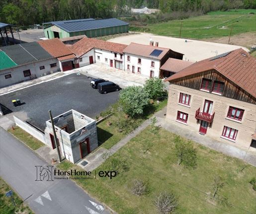 Maison 12 pièces 419 m² · à Peschadoires · 419 m² · 930 000 €