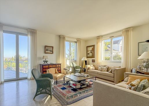 Maison 8 pièces 183 m² · à Le Mesnil-le-Roi · 183 m² · 1 190 000 €