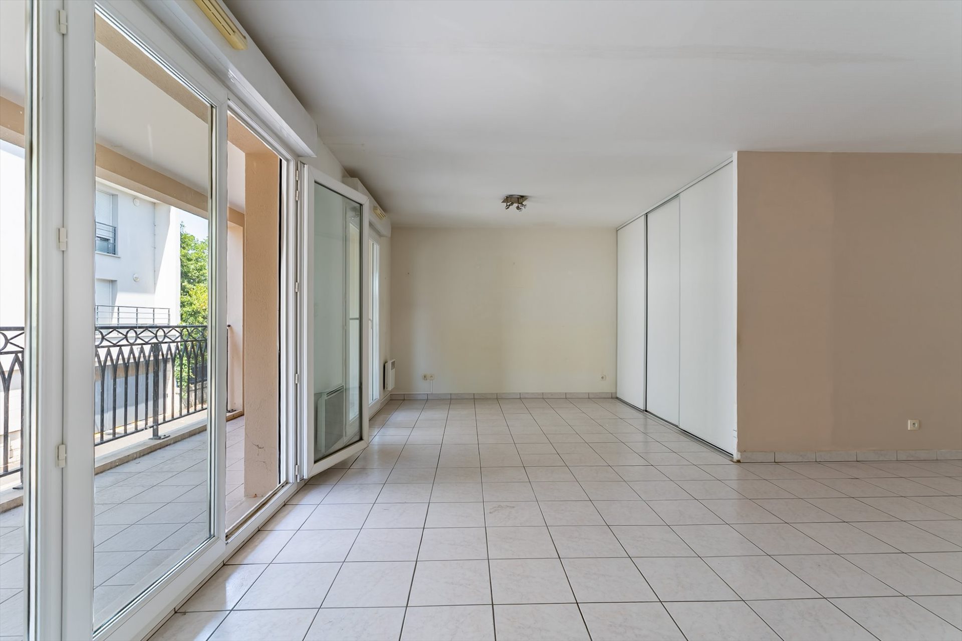 T5 with double balcony, garage, storeroom, elevator - Vue 3