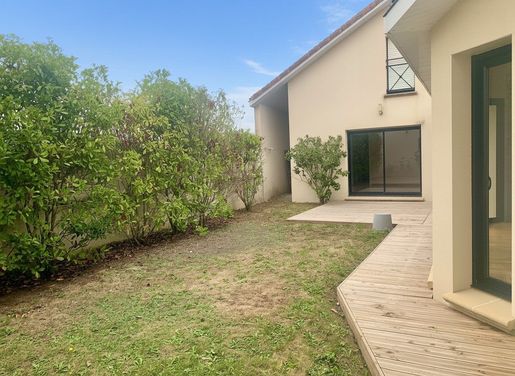 Maison 6 pièces 183 m² · à Pont-Saint-Martin · 183 m² · 425 000 €