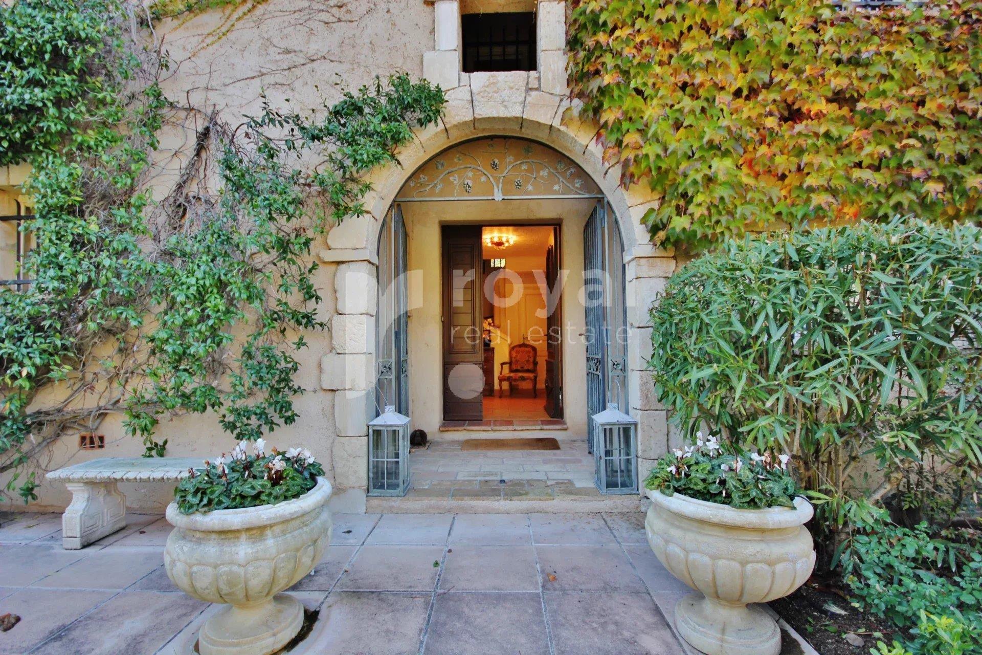 Maison à vendre, 338m², Châteauneuf-Grasse