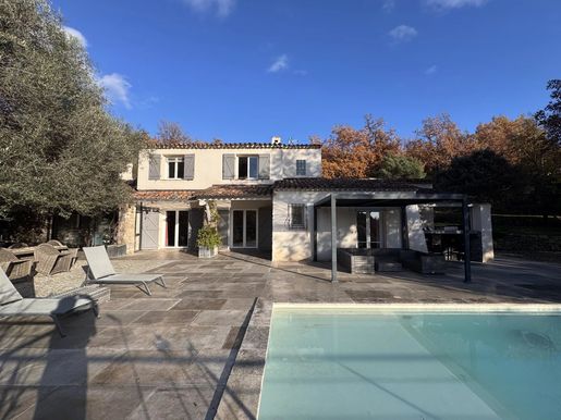 Maison 8 pièces 169 m² · à Tourrettes · 169 m² · 895 000 €