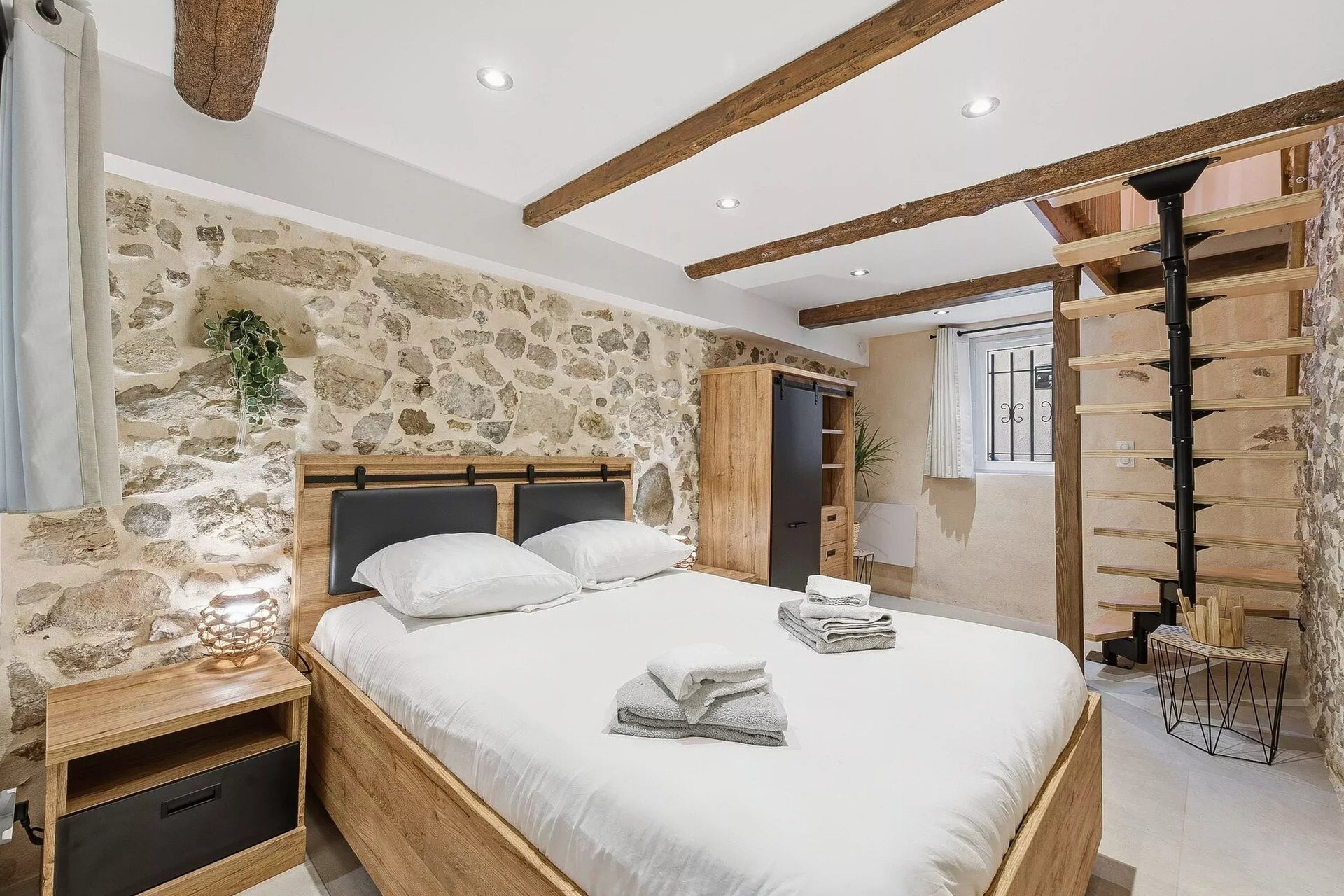 Old Antibes – Superb high-end renovated one-bedroom duplex