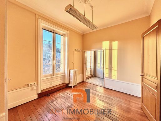 Local commercial 3 pièces 55 m² · à L'Arbresle · 55 m² · 130 000 €