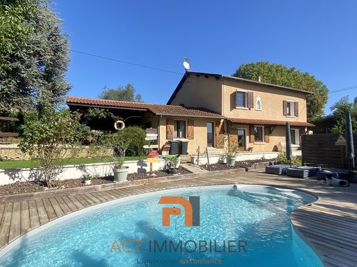 Maison 6 pièces 196 m² · à Savigny · 196 m² · 585 000 €