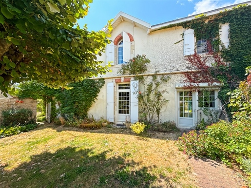 Maison 7 pièces 312 m² · à Aytré · 312 m² · 682 000 €