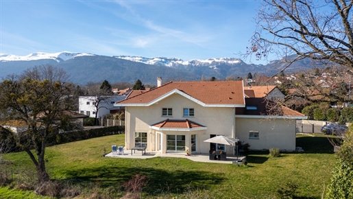 Maison 6 pièces 240 m² · à Cessy · 240 m² · 1 195 000 €