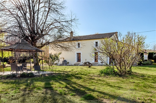Maison 7 pièces 186 m² · à Villamblard · 186 m² · 320 000 €