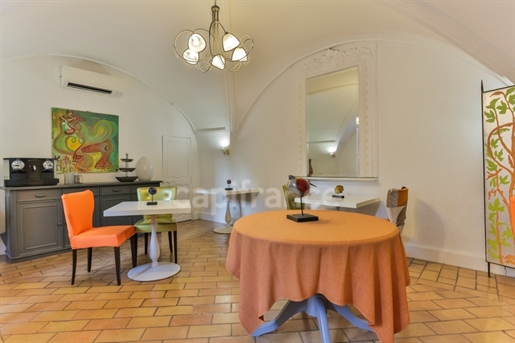 Maison 22 pièces 800 m² · à Uzès · 800 m² · 1 590 000 €