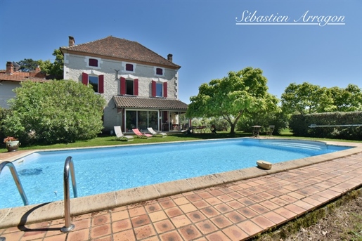 8 pièces 270 m² · à Lafitte-sur-Lot · 270 m² · 479 250 €