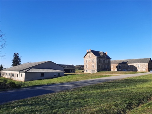 7 pièces 240 m² · à Quins · 240 m² · 399 000 €