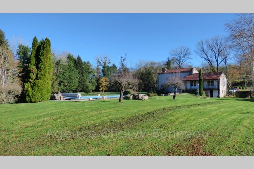 Maison 7 pièces 213 m² · à Lescure · 213 m² · 325 000 €