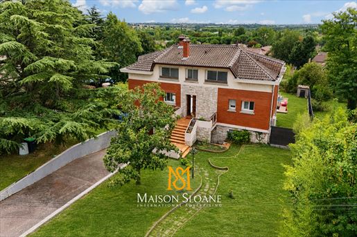 Maison 8 pièces 257 m² · à Saint-Jean · 257 m² · 699 000 €