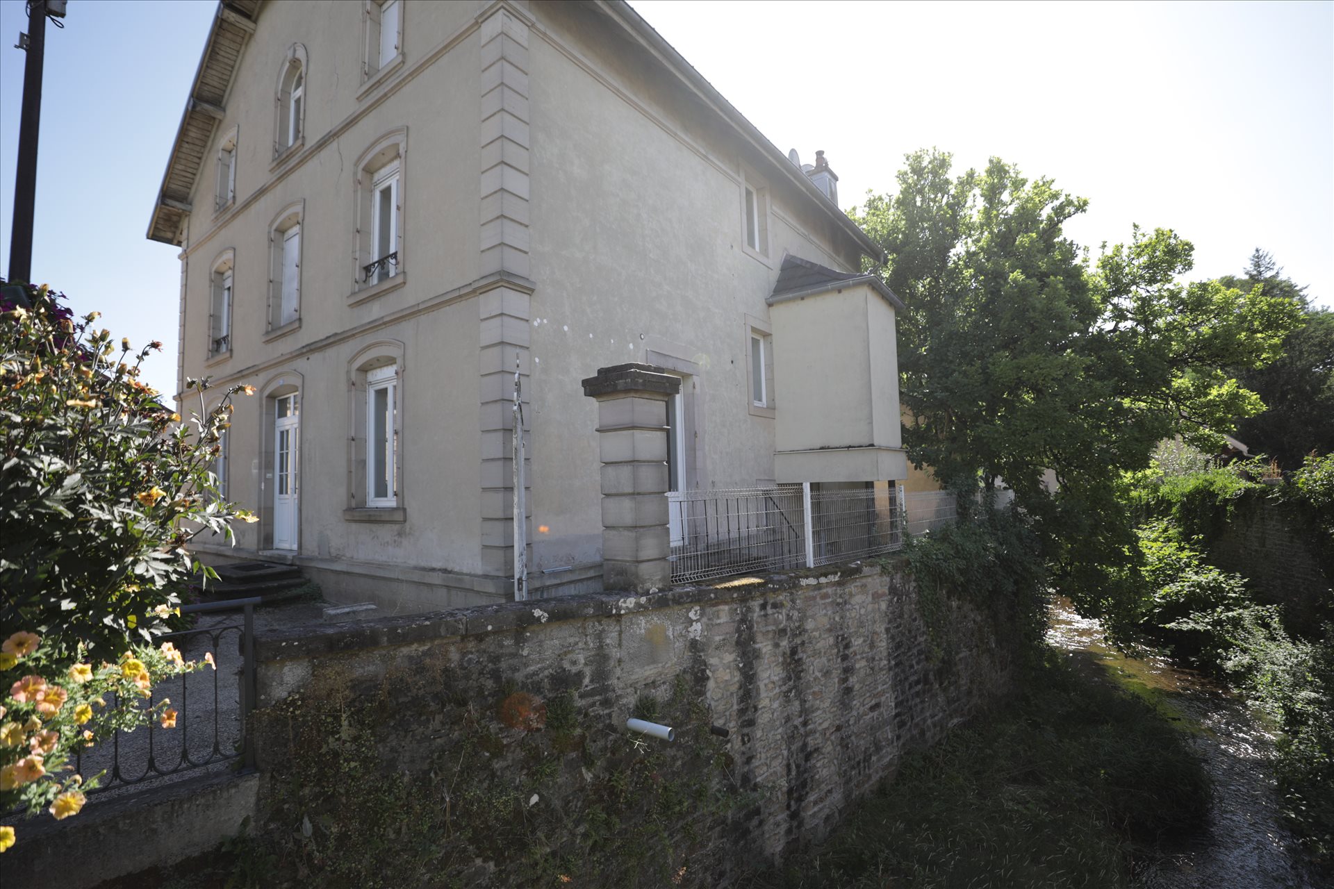 Advert pic 0