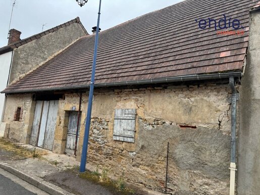 Maison 2 pièces 80 m² · à Saint-Pierre-le-Moûtier · 80 m² · 28 500 €