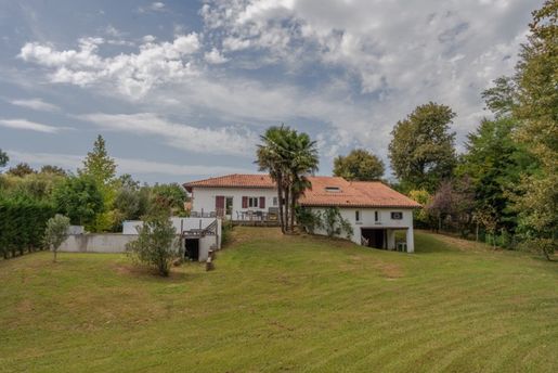 Maison 6 pièces 163 m² · à Urcuit · 163 m² · 685 000 €