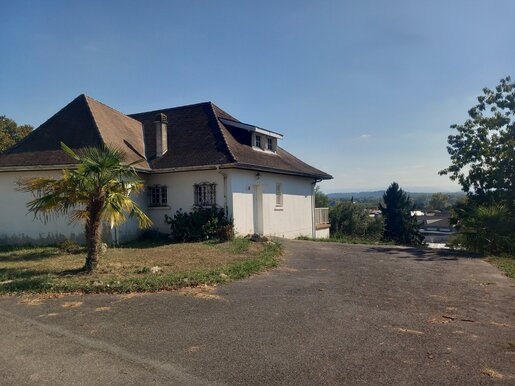 Maison 6 pièces 211 m² · à Artix · 211 m² · 230 000 €