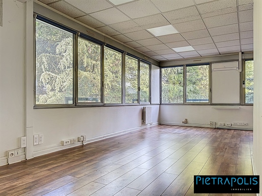 Local commercial 175 m² · à Lissieu · 175 m² · 219 000 €