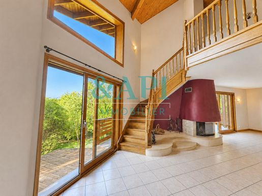 Maison 5 pièces 147 m² · à Perrignier · 147 m² · 599 000 €