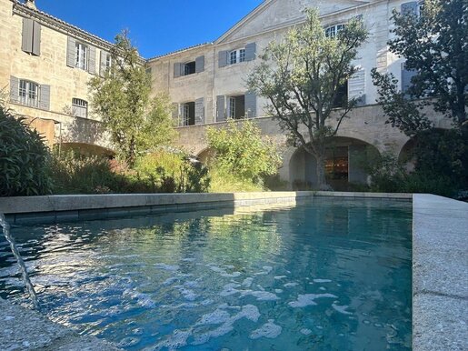Maison 20 pièces 1167 m² · à Vallabrègues · 1 167 m² · 4 400 000 €