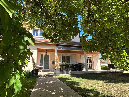 Maison 11 pièces 235 m² · à Besançon · 235 m² · 660 000 €